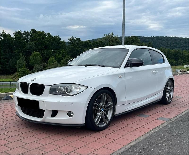 Weiß Gebraucht 2010 BMW 123 Coupé M Sport Coupé | 8.999 € (Superpreis) - Bild 1/4