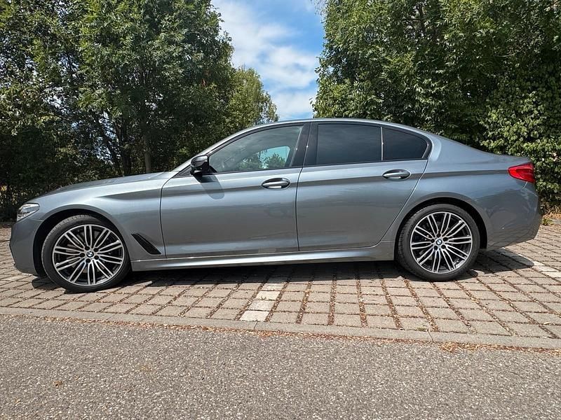 Blau Gebraucht 2018 BMW 540 M Sport Limousine | 37.500 € (Etwas zu teuer) - Bild 1/4