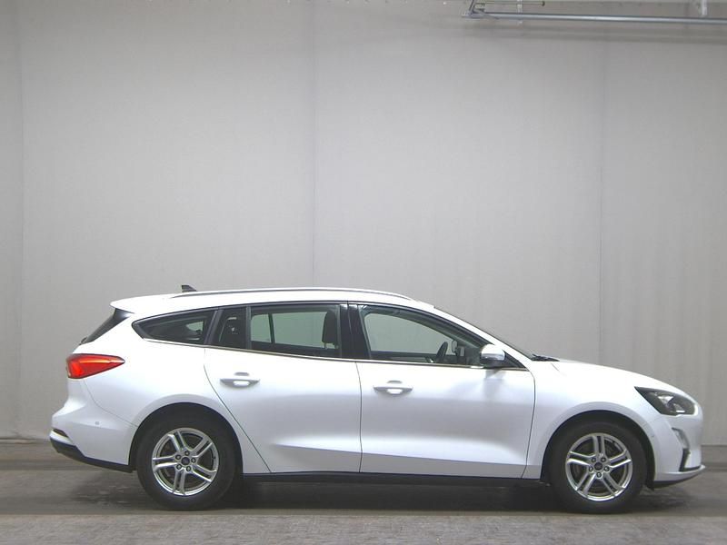 Weiss Gebraucht 2020 Ford Focus Cool & Connect Kombi | 11.580 € (Superpreis) - Bild 1/4