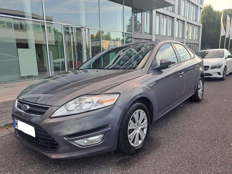 Grau Gebraucht 2011 Ford Focus Titanium Limousine | 3.890 € (Superpreis) - Bild 1/4