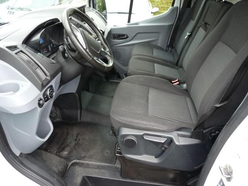 Gebraucht Ford Transit Trend 131 PS (96 kW) 2018 Frostweiß Van