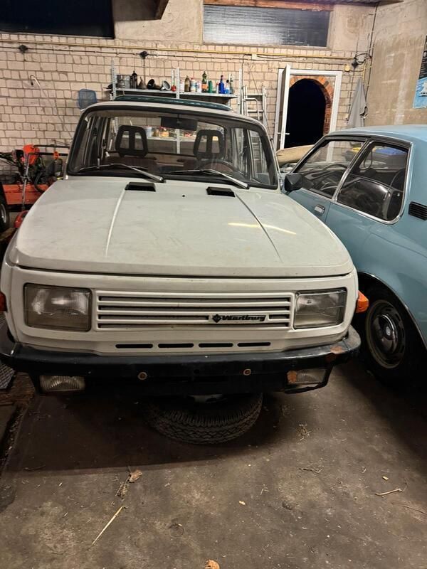 Weiß Gebraucht 1986 Wartburg 353 Limousine | 2.500 € - Bild 1/4