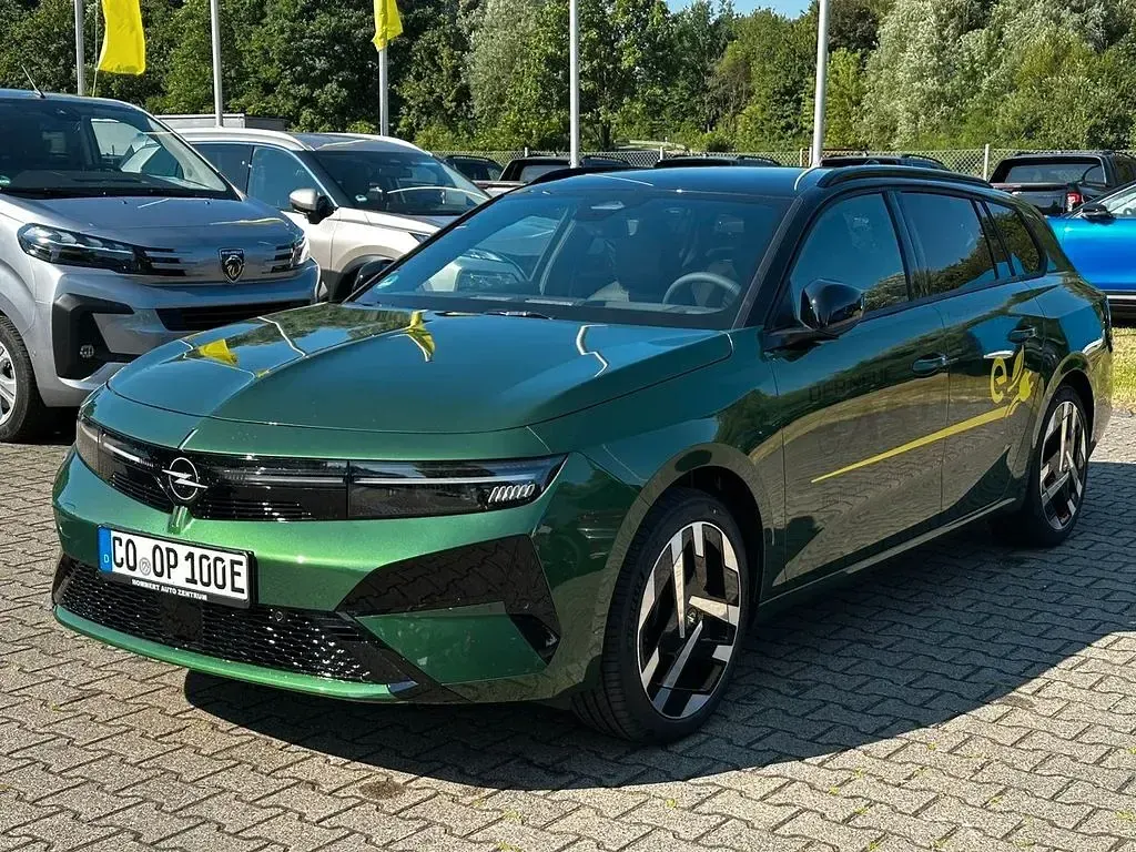 Gebraucht Opel Astra 114 kW (156 PS) 2026 Grün Kombi