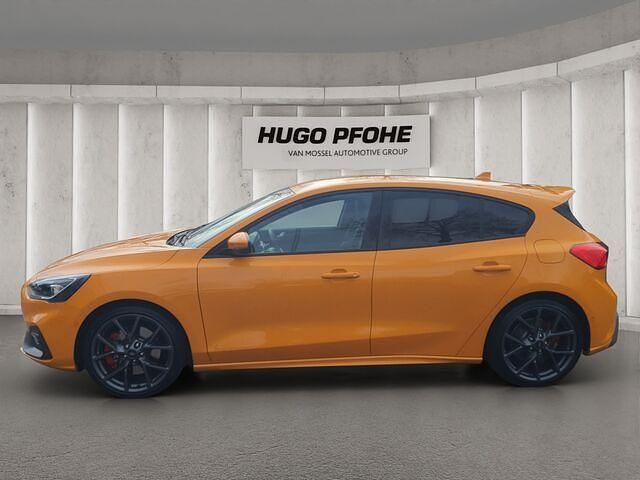 Używany Ford Focus ST 280 KM (205 kW) 2020 Pomarańczowy Sedan/Limuzyna