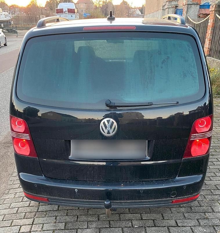 Gebraucht VW Touran 105 PS (77 kW) 2010 Schwarz Van / Kleinbus
