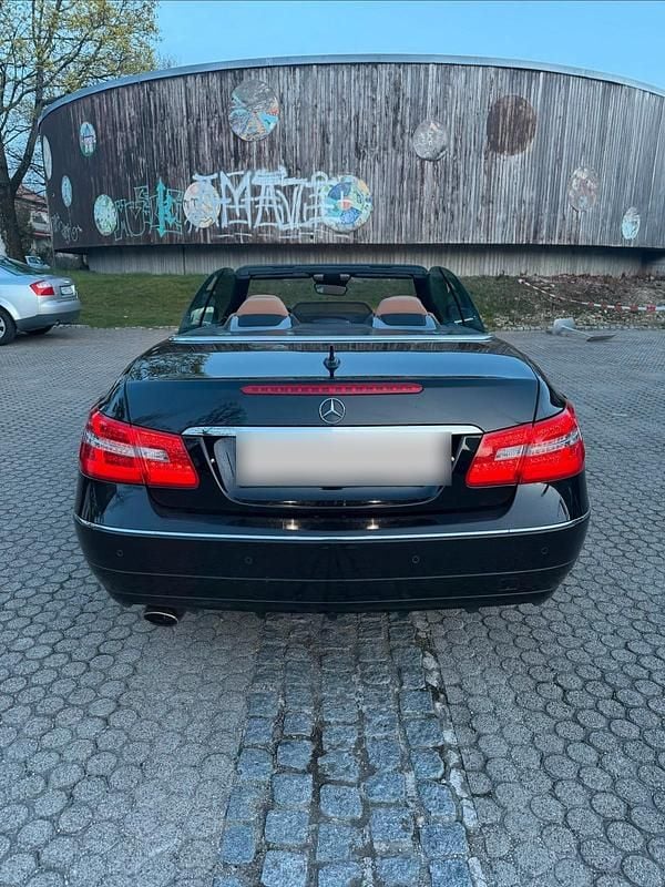 Gebraucht Mercedes E220 170 PS (125 kW) 2011 Schwarz Cabrio