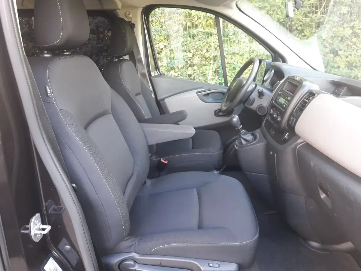 Gebraucht Renault Trafic 145 PS (106 kW) 2017 Schwarz Van / Kleinbus