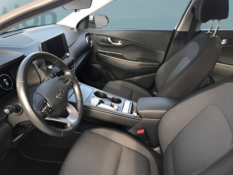 Gebraucht Hyundai Kona 100 kW (136 PS) 2022 Weiß SUV