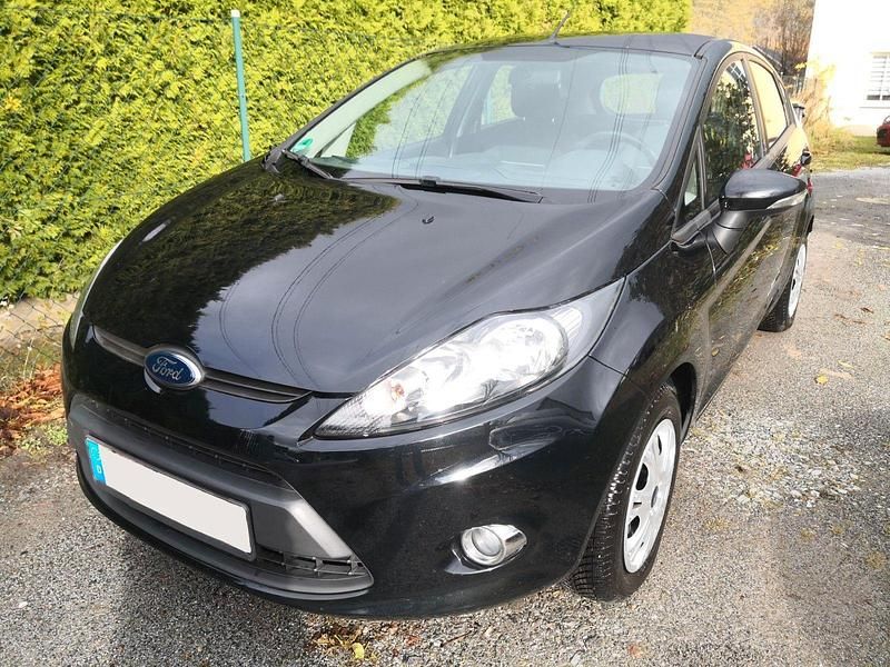 Schwarz Gebraucht 2012 Ford Fiesta Champions Edition Kleinwagen | 4.990 € (Fairer Preis) - Bild 1/4