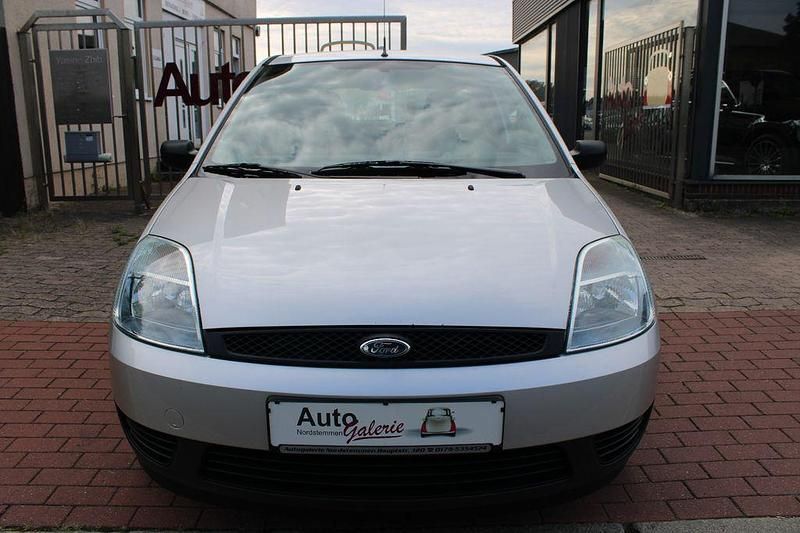 Gebraucht Ford Fiesta Ambiente 69 PS (50 kW) 2004 Silber Kleinwagen