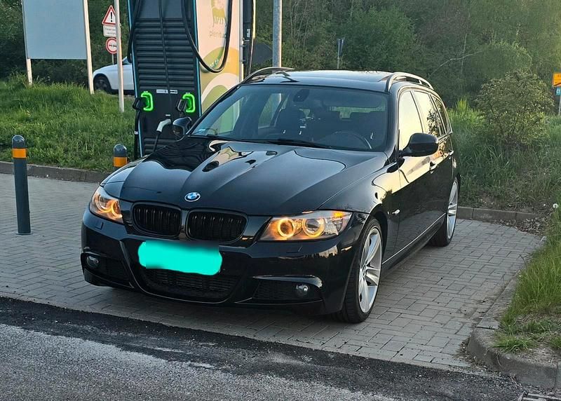 Schwarz Gebraucht 2010 BMW 320 M Sport Kombi | 4.300 € (Superpreis) - Bild 1/4