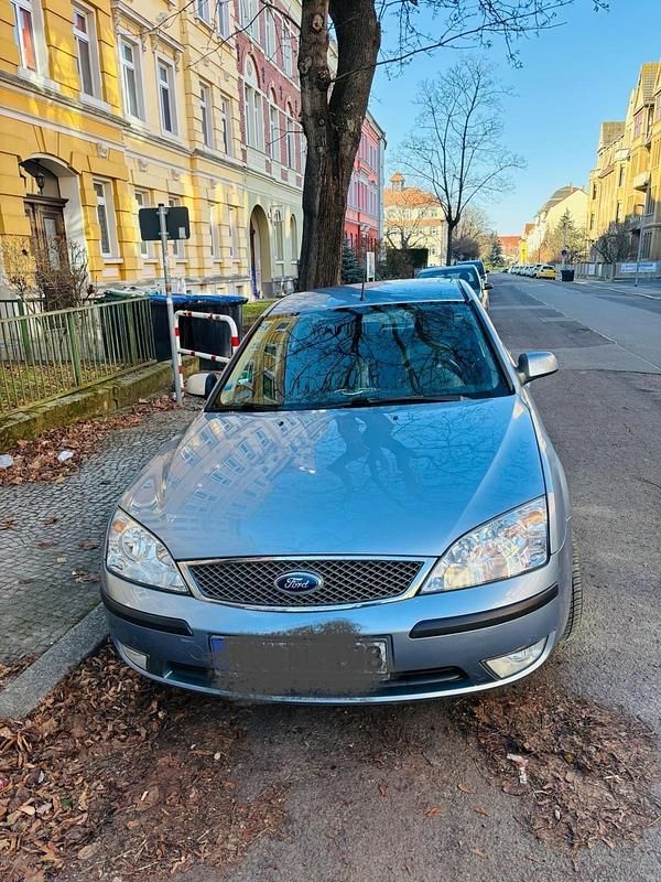 Gebraucht Ford Mondeo 125 PS (91 kW) 2003 Blau Limousine