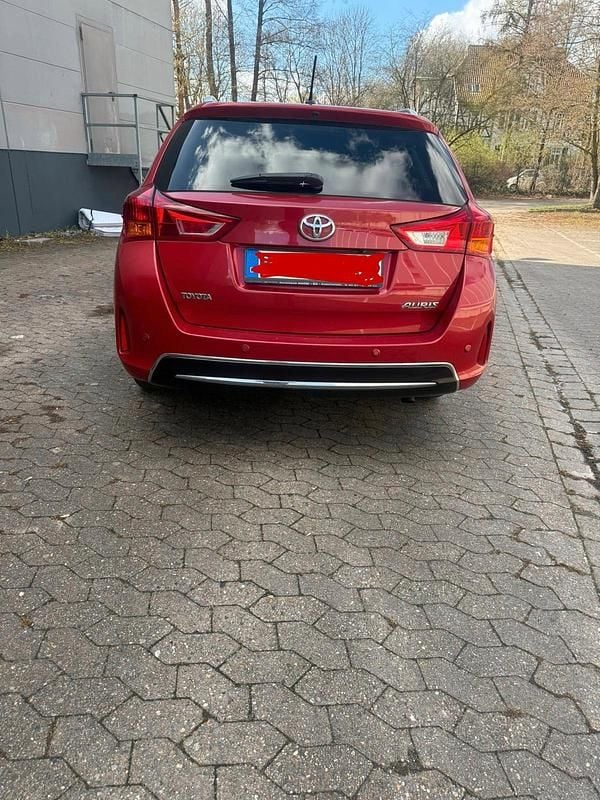 Gebraucht Toyota Auris 132 PS (97 kW) 2015 Rot Kombi