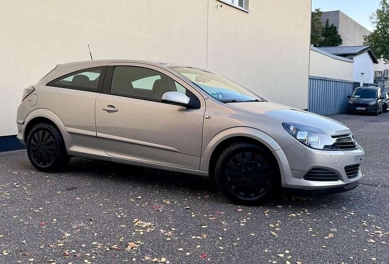 Silber Gebraucht 2006 Opel Astra GTC Coupé | 4.790 € (Etwas zu teuer) - Bild 1/4