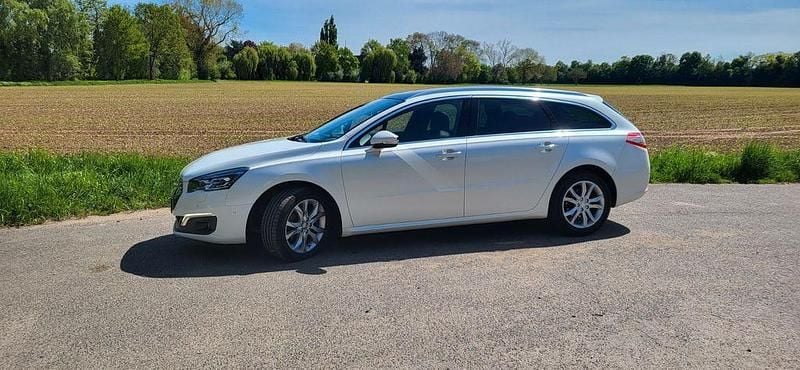 Weiß Gebraucht 2017 Peugeot 508 Allure Kombi | 11.990 € (Fairer Preis) - Bild 1/4