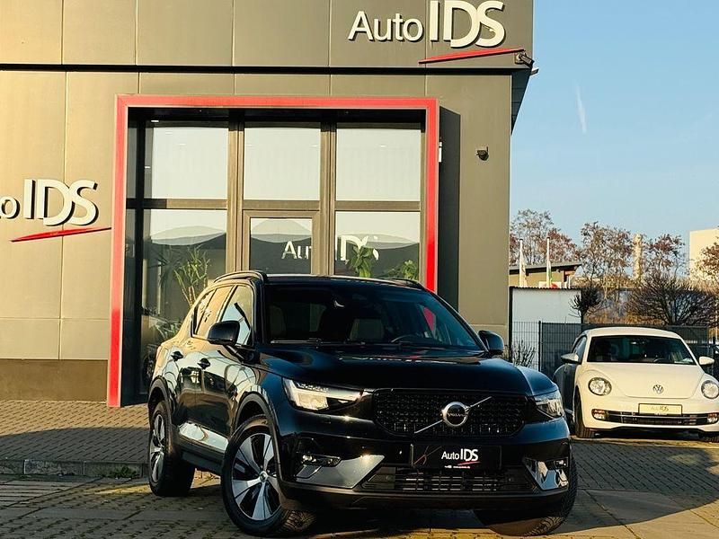 Schwarz Gebraucht 2022 Volvo XC40 Plus SUV | 28.999 € (Guter Preis) - Bild 1/4