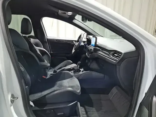 Gebraucht Ford Focus ST 190 PS (139 kW) 2021 Weiß Kleinwagen