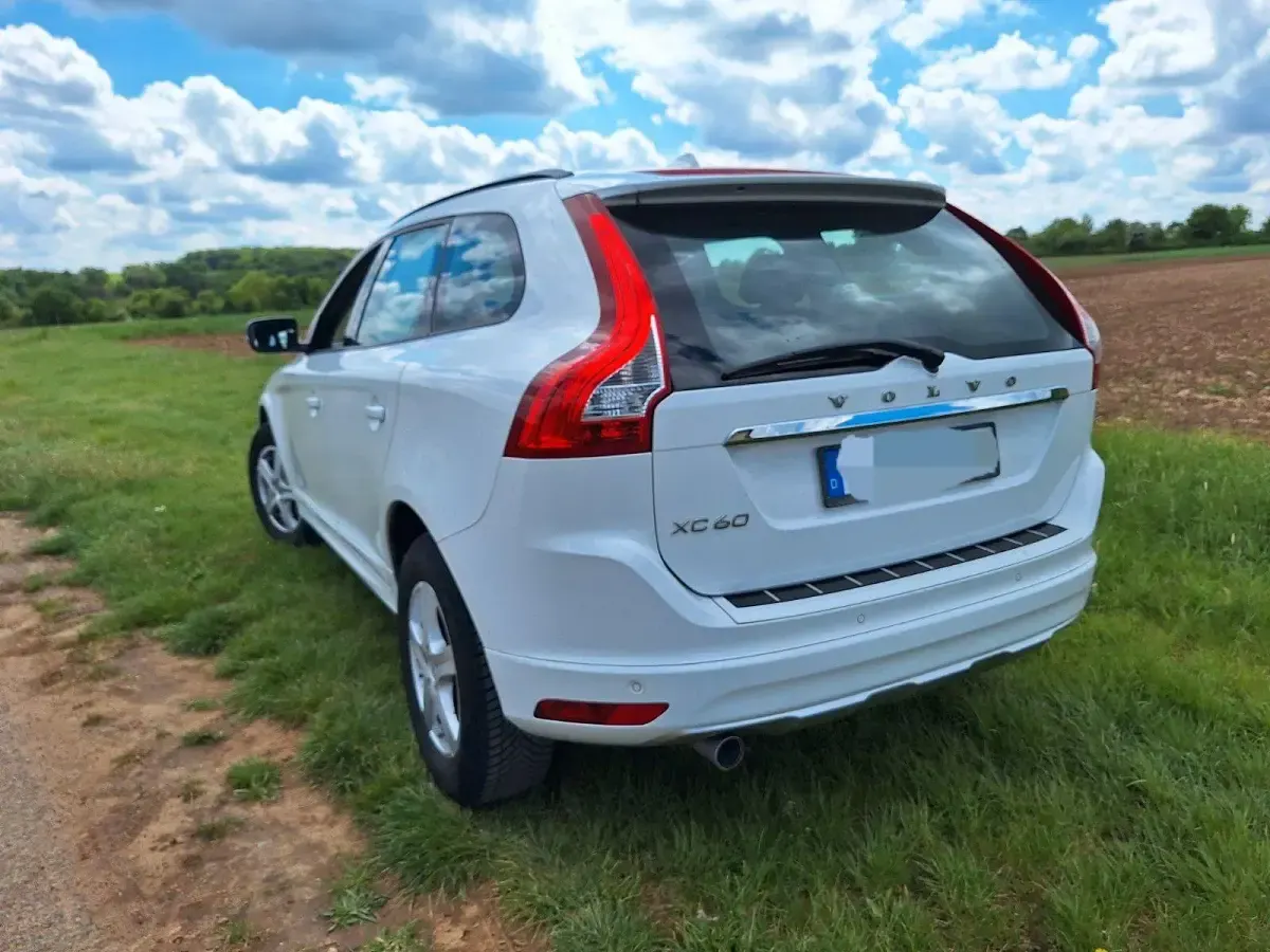 Używany Volvo XC60 136 KM (100 kW) 2013 Biały SUV