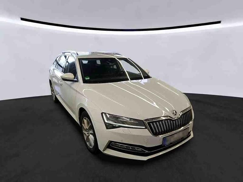 Gebraucht Skoda Superb Style 218 PS (160 kW) 2022 Weiß Kombi