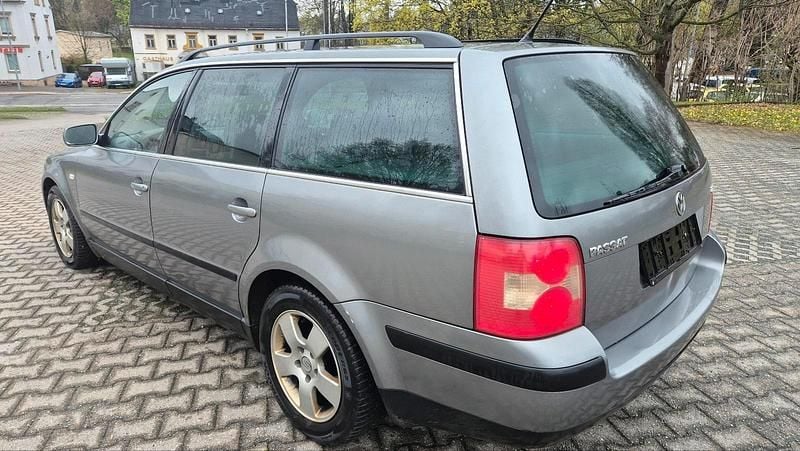 Second-hand VW Passat 131 CP (96 kW) 2004 Gri Break
