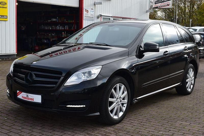 Schwarz Gebraucht 2013 Mercedes R350 Sport Van / Kleinbus | 14.990 € (Teuer) - Bild 1/4