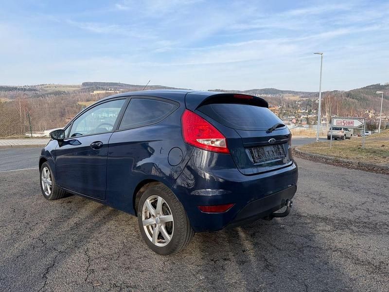 Gebraucht Ford Fiesta Trend 60 PS (44 kW) 2011 Blau Kleinwagen