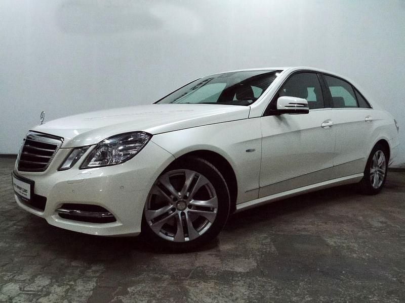 Weiß Gebraucht 2011 Mercedes E350 Limousine | 15.555 € (Etwas zu teuer) - Bild 1/4