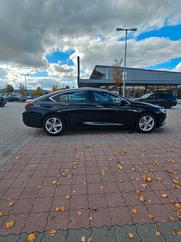 Gebraucht Opel Insignia Edition 136 PS (100 kW) 2018 Schwarz Limousine