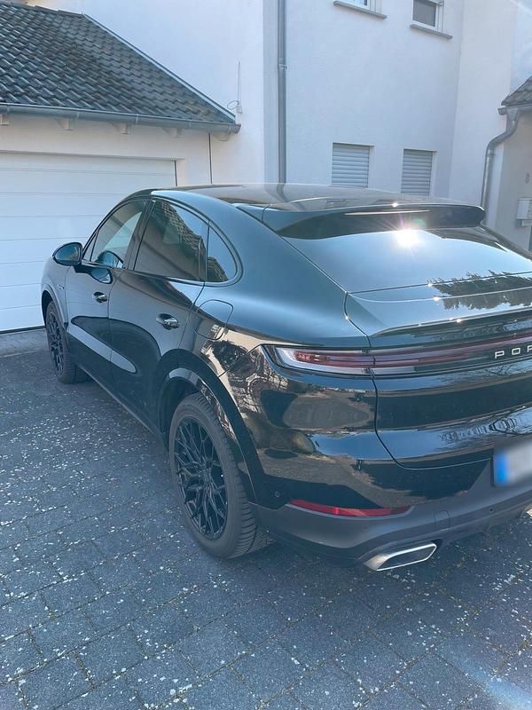Gebraucht Porsche Cayenne 470 PS (345 kW) 2024 Schwarz SUV