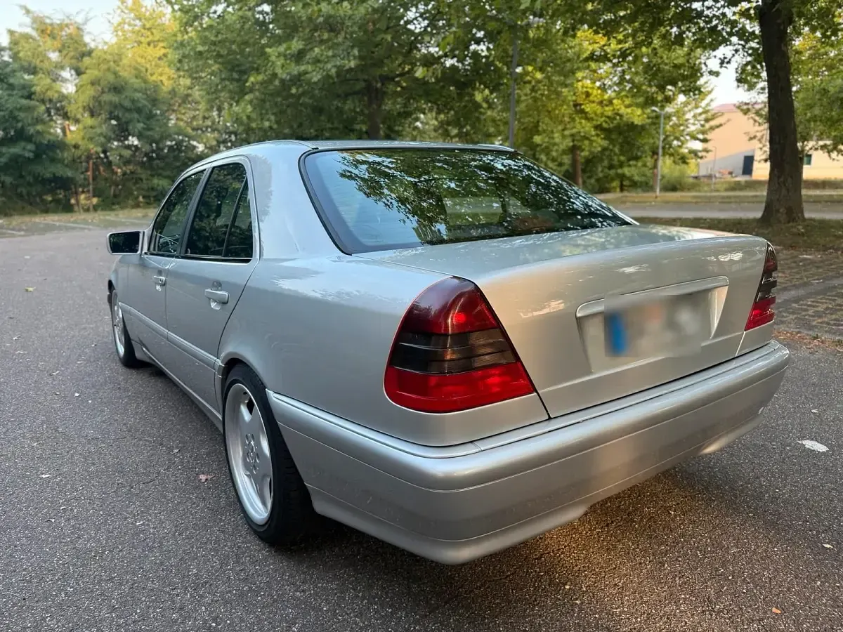 Gebraucht Mercedes 250 150 PS (110 kW) 1999 Silber Limousine