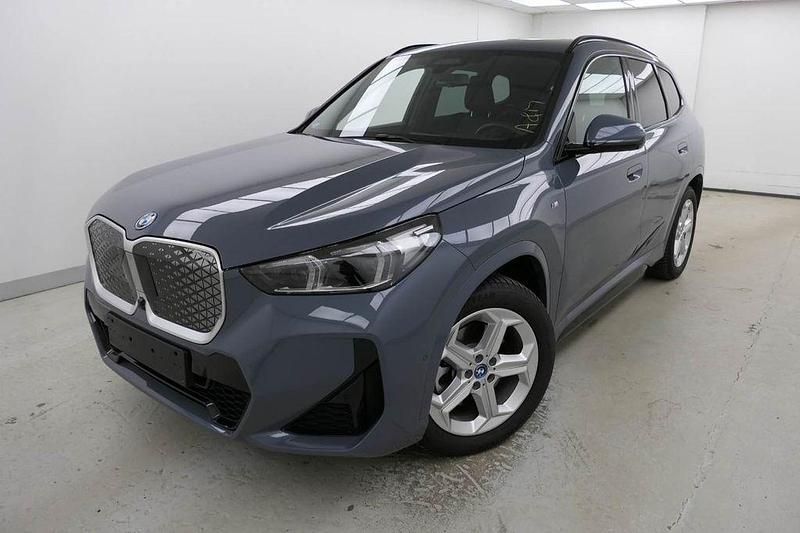 Grau Gebraucht 2024 BMW iX1 M Sport SUV | 45.950 € (Fairer Preis) - Bild 1/4