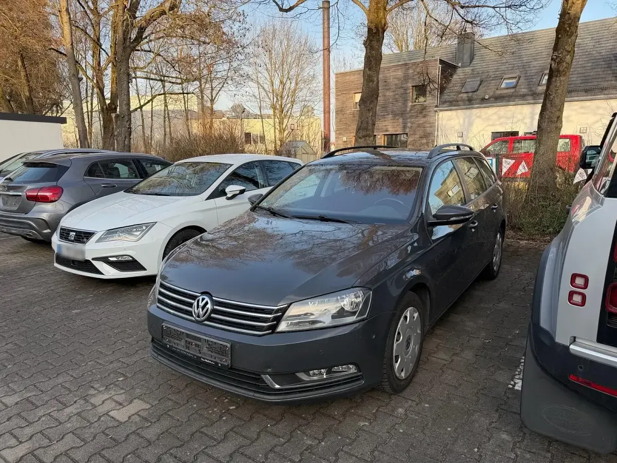 Gebraucht VW Passat 122 PS (89 kW) 2011 Grau Kombi