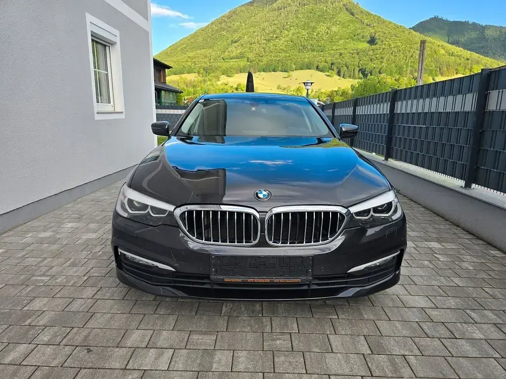 Gebraucht BMW 520 Efficient Dynamics 190 PS (139 kW) 2018 Grau Limousine