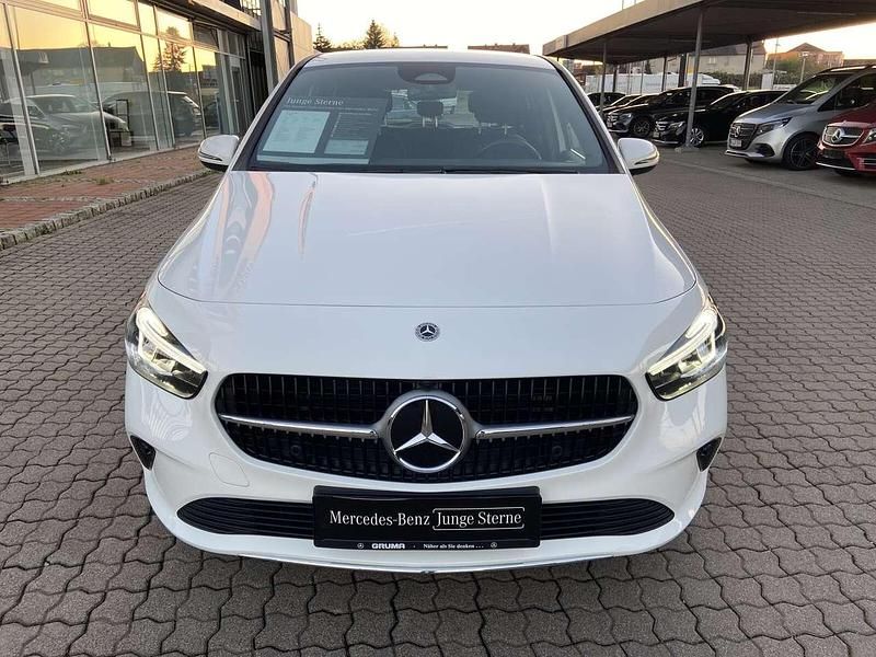 Gebraucht Mercedes B180 Progressive 136 PS (100 kW) 2024 Unilack polarweiß Van / Kleinbus