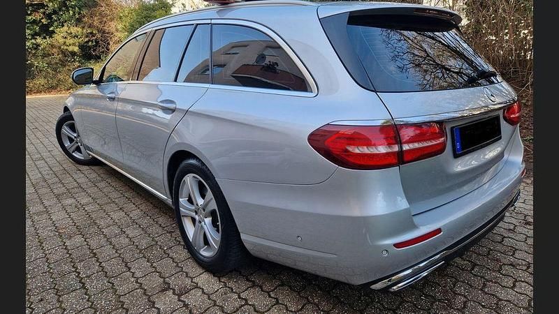 Gebraucht Mercedes E220 Avantgarde 194 PS (142 kW) 2017 Silber Kombi