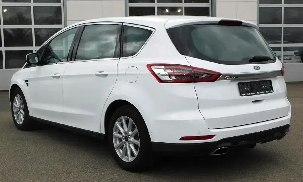 Gebraucht Ford S-MAX Titanium 179 PS (131 kW) 2018 Weiß Van / Kleinbus