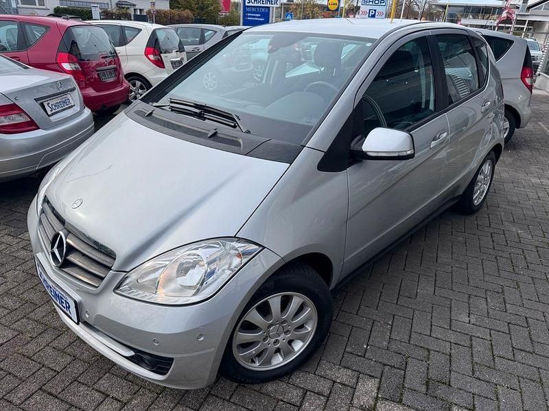 Silber Gebraucht 2012 Mercedes A160 Limousine | 11.900 € (Etwas zu teuer) - Bild 1/4