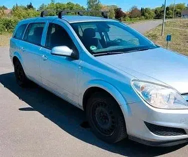 Gebraucht Opel Astra Edition 110 PS (80 kW) 2009 Silber Kombi