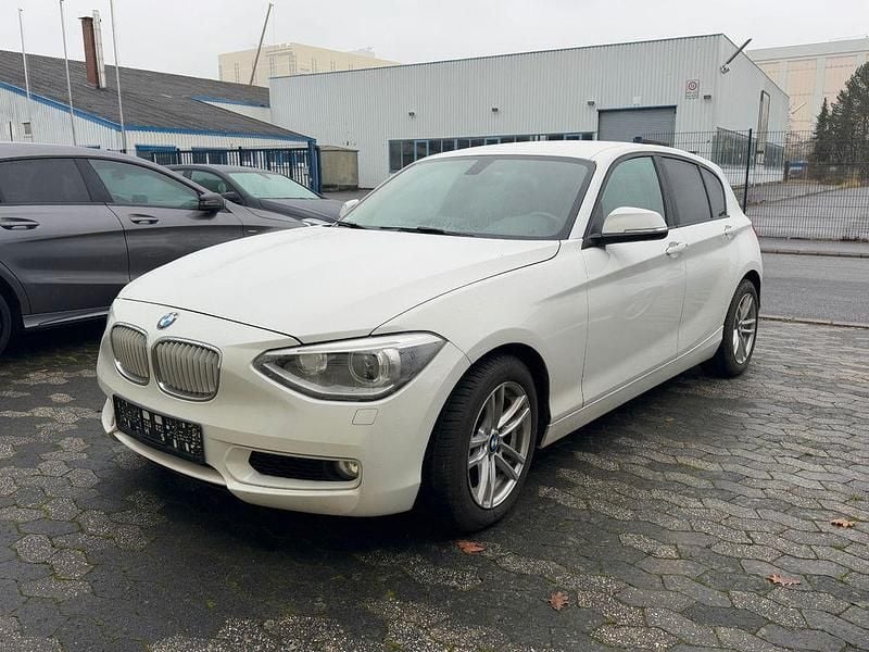 Weiß Gebraucht 2013 BMW 118 Sport Line Kleinwagen | 5.950 € (Superpreis) - Bild 1/4