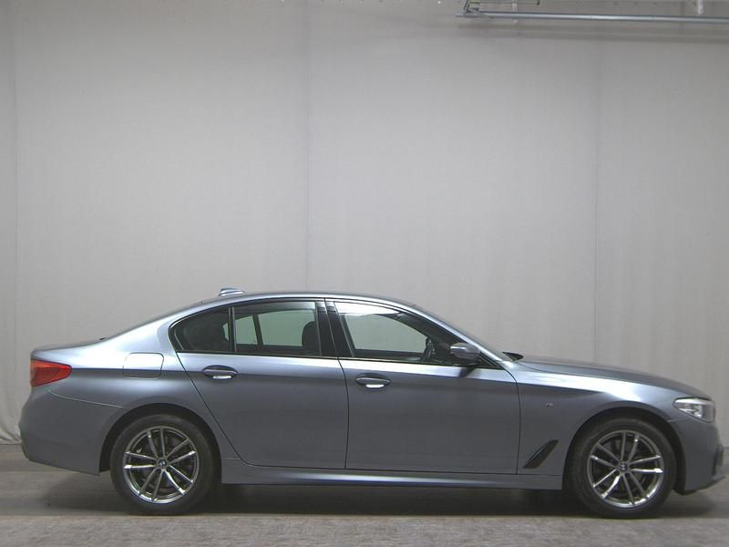 Grau Gebraucht 2019 BMW 520 M Sport Limousine | 28.480 € (Etwas zu teuer) - Bild 1/4