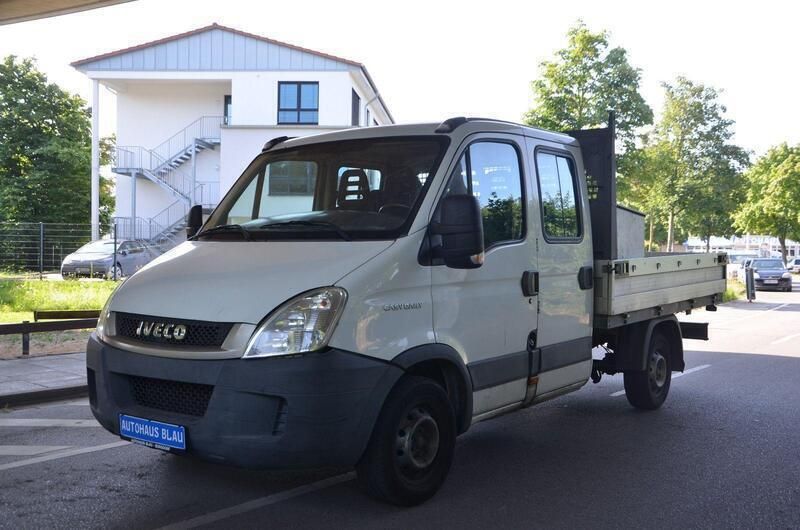 Weiß Gebraucht 2011 Iveco Daily Limousine | 6.990 € (Fairer Preis) - Bild 1/4