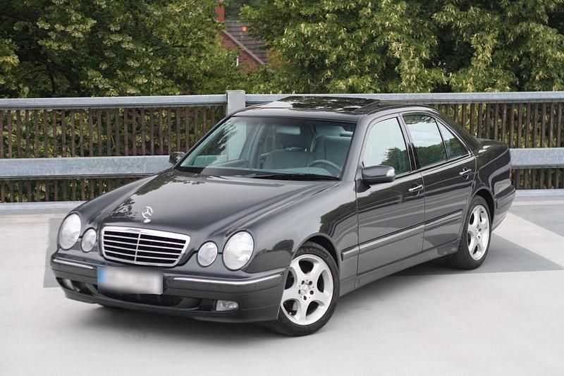 Second-hand Mercedes E320 Elegance 224 CP (164 kW) 2000 Gri Berlinǎ