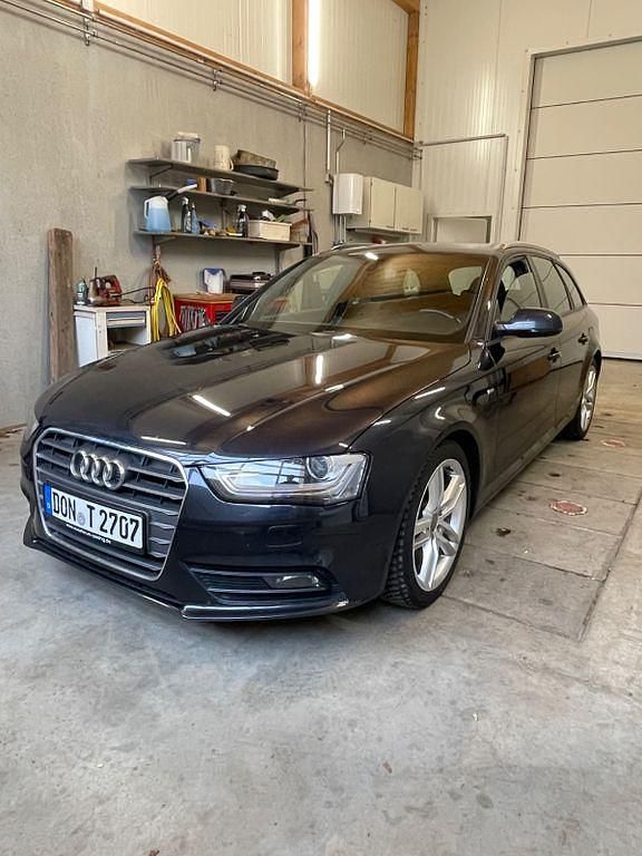 Używany Audi A4 S-Line 177 KM (130 kW) 2015 Niebieski Kombi