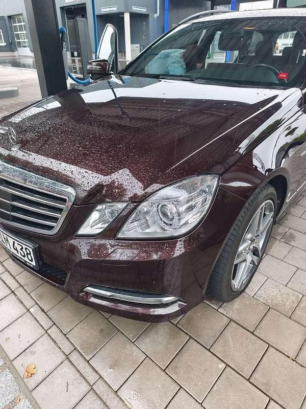 Braun Gebraucht 2011 Mercedes E300 Avantgarde Kombi | 13.990 € (Fairer Preis) - Bild 1/4