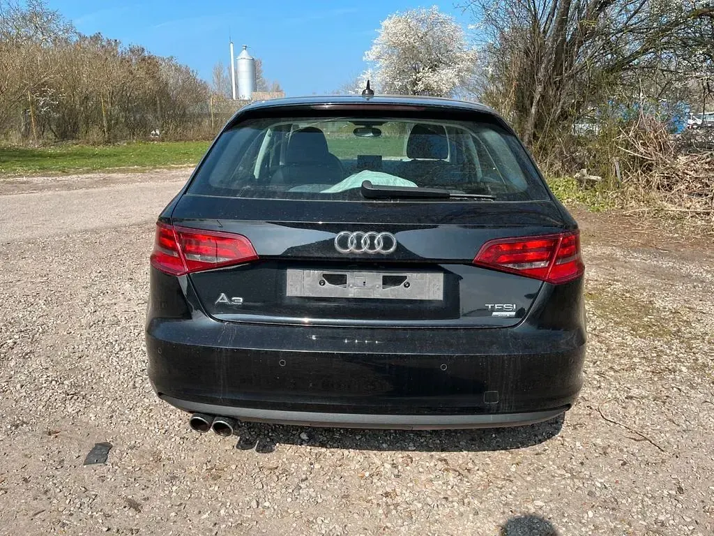 Gebraucht Audi A3 Ambiente 150 PS (110 kW) 2014 Schwarz Limousine