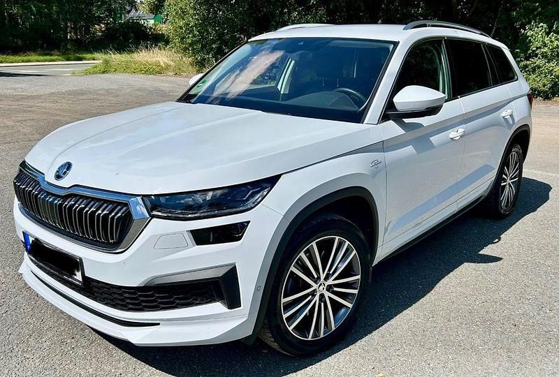 Weiß Gebraucht 2022 Skoda Kodiaq LAURIN & KLEMENT SUV | 38.990 € (Etwas zu teuer) - Bild 1/4