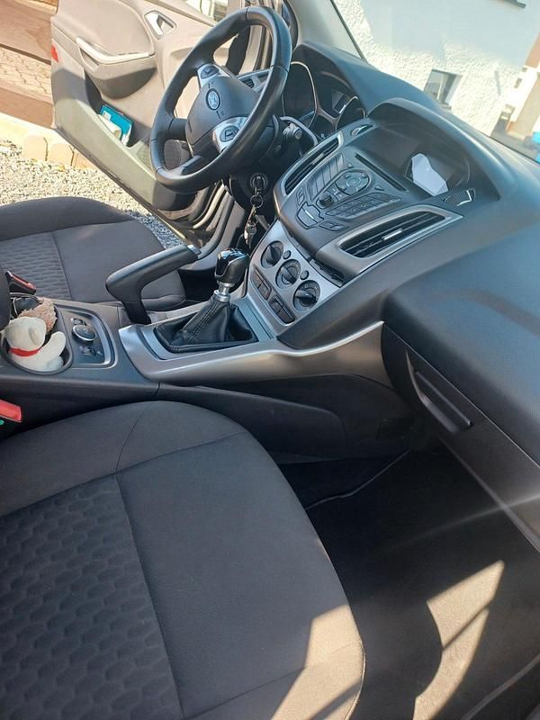 Second-hand Ford Focus 125 CP (91 kW) 2014 Negru Berlinǎ