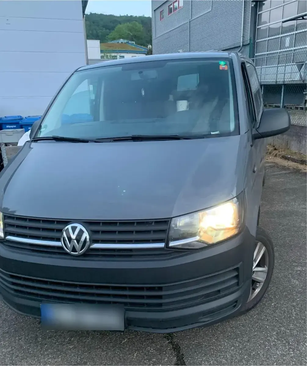 Gebraucht VW Transporter 150 PS (110 kW) 2018 Grau Van