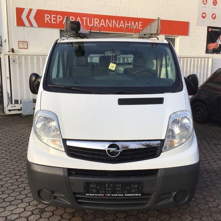Gebraucht Opel Vivaro 114 PS (83 kW) 2010 Weiß Van / Kleinbus