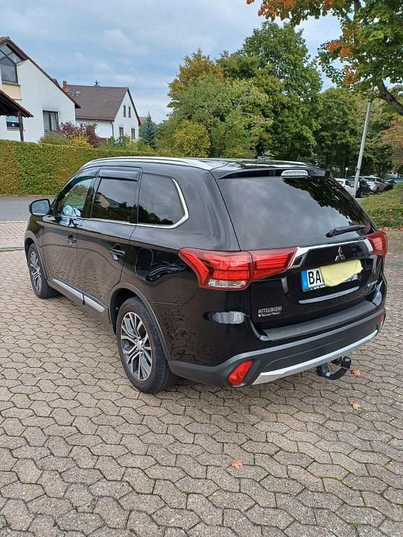 Gebraucht Mitsubishi Outlander Plus 150 PS (110 kW) 2016 Schwarz SUV